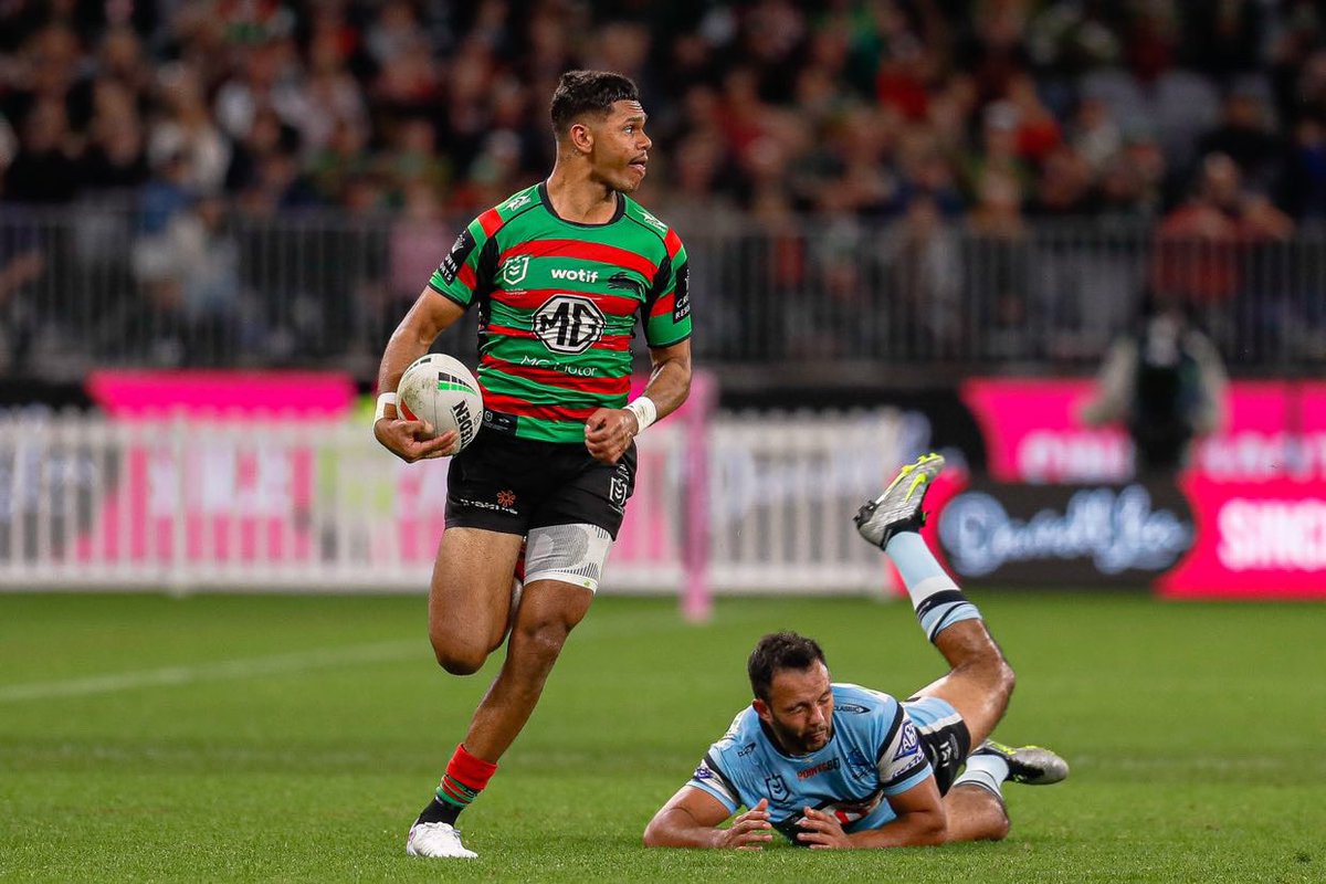thecastpatrol's tweet photo. A lot of improvement to come but Ty Ty Mun looks exciting β€οΈπ
#speedtoburn #TyroneMunro #GoRabbitohs https://t.co/0whZlzZTx4