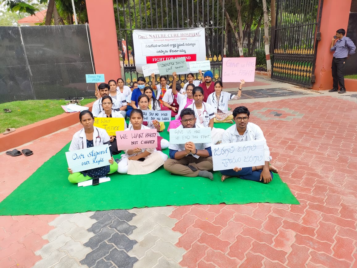 PatlollaMani97's tweet photo. STIPEND HIKE FOR AYUSH 
We want JUSTICE
Why is this injustice?since 2016 for AYUSH Pg's and House surgeons!
#STIPENDHIKEFORAYUSH
#TSAYUSHSTIPENDHIKE
#TELANGANAAYUSH
#GaddarGaru
#GaddarNoMore
#JSPSHOMEOPATHY
#BRKRAYURVEDA
#NATHUROPATHY
#WARANGALAYURVEDA https://t.co/Cvlf9y4Dfj