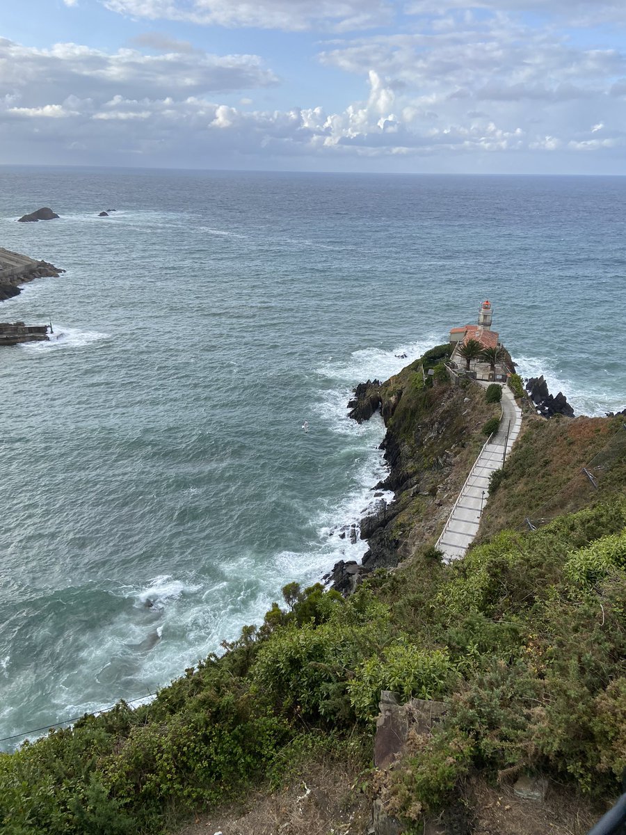 winteralar's tweet photo. Asturias es verde, mar y vacas https://t.co/lZTXuPPjLs