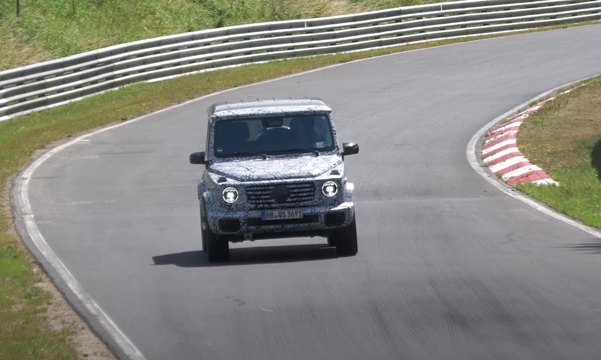 motorionline's tweet photo. #Mercedes Classe G 2024: il restyling in pista al Nurburgring

https://t.co/tSfe3xBgLr https://t.co/ZWkj4APeu3