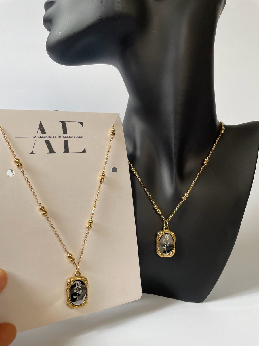 Ax_and_E's tweet photo. @_DammyB_ @ella_Vona Gorgeous mirror necklace for the gorgeous girls 💋😍

•non tarnish
•delivery nationwide 
•location- ibadan

N4200 ✨ https://t.co/LDW2YYfV8R