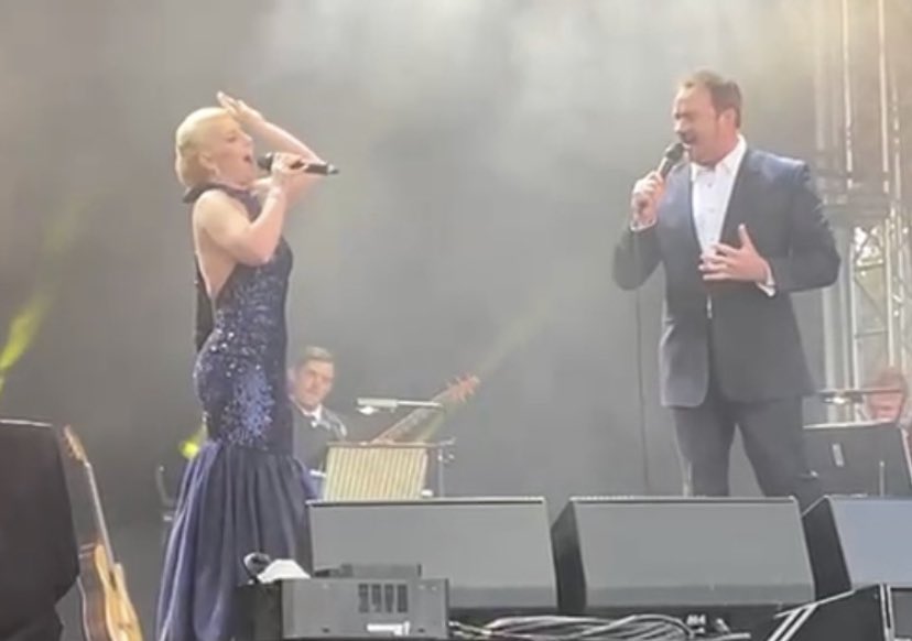 emilyhsoprano's tweet photo. August memory @LythamFestival @russellthevoice @Russellers @CuffeandTaylor @LiveNationUK 
#Barcelona 
https://t.co/X51ndbTwEt
💝🎶💝 https://t.co/ucipY6qPWF