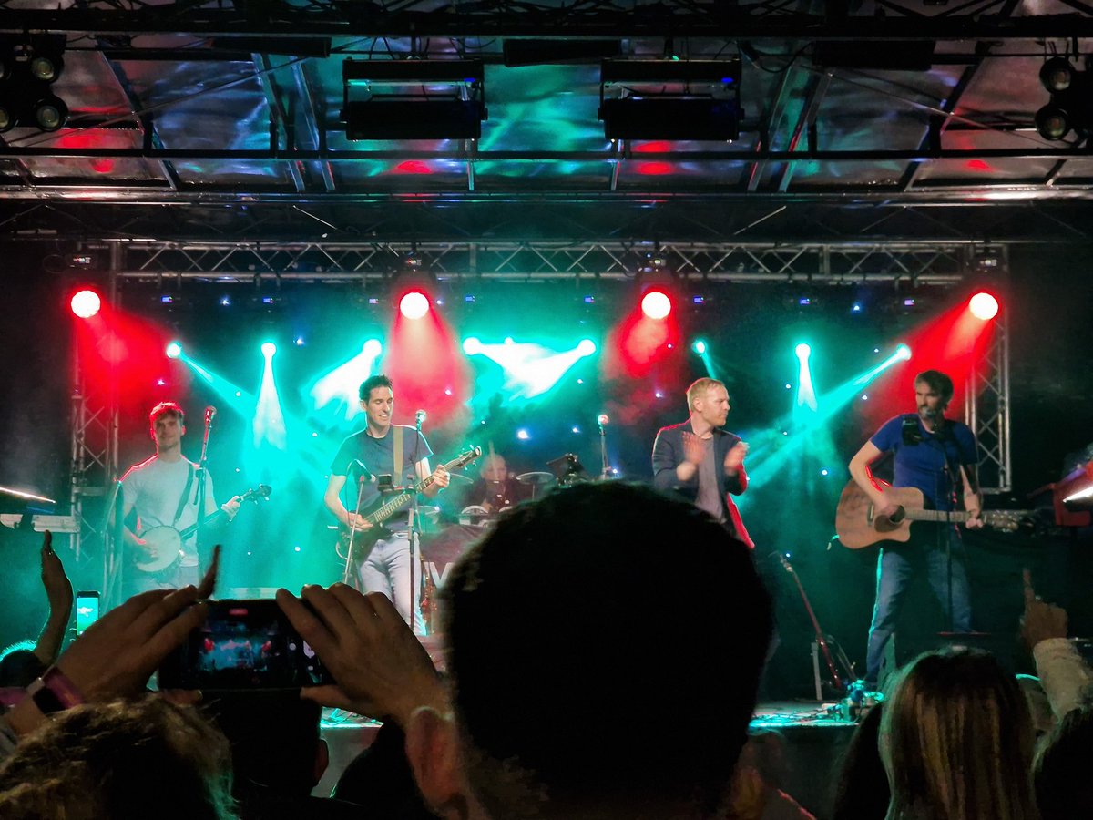 richscal's tweet photo. @gcntweet Just wondering if you guys knew of Si's second job in the band Cameostate. Never knew he could play the Sax. Didnt think he had the arms for it... Spotted him playing in Cahersiveen Festival in SW Ireland over the weekend.... 😀🎷 https://t.co/0vzbEaVsjd