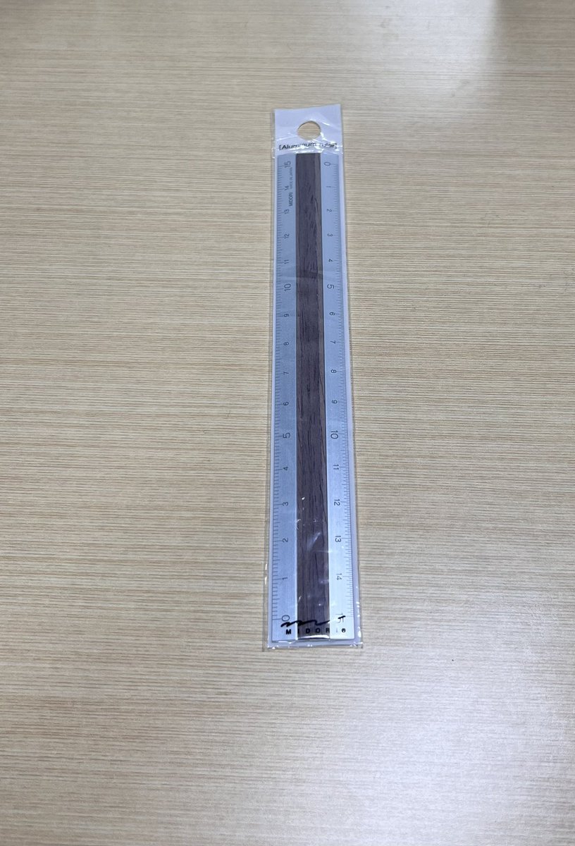 pemo_____'s tweet image. ミドリの定規！！！
勉強のモチベマックス！！（）