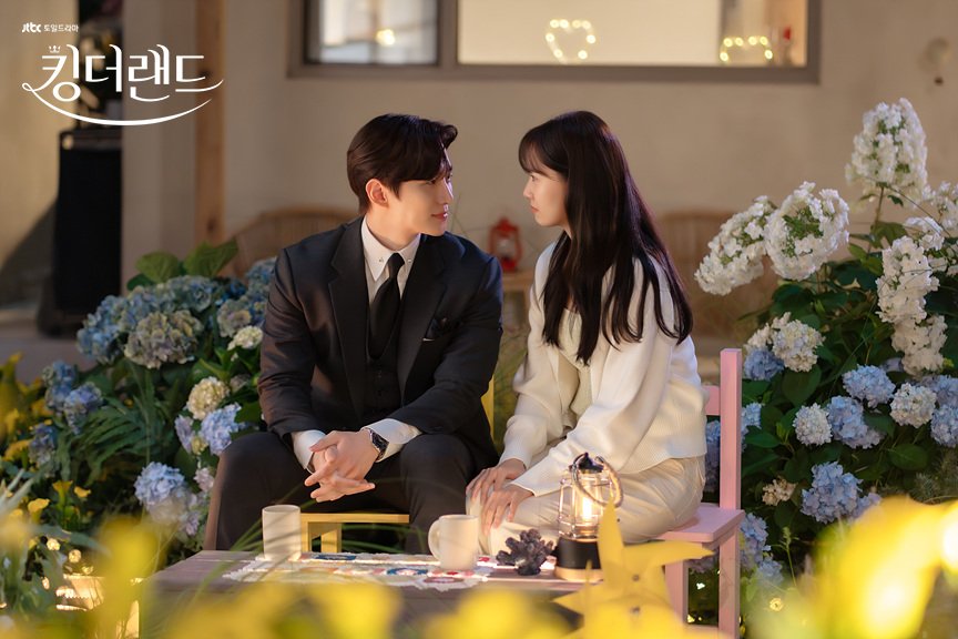 daisy_talks's tweet photo. They literally look like a dream ❤️
I really loved the cinematography of King The Land ❤️

#KingTheLand #KingTheLandEp16 #ThankyouKingTheLand  #킹더랜드 #LeeJunho #Junho #이준호 #LimYoona #YoonA #임윤아 https://t.co/sj9V9kdtgH