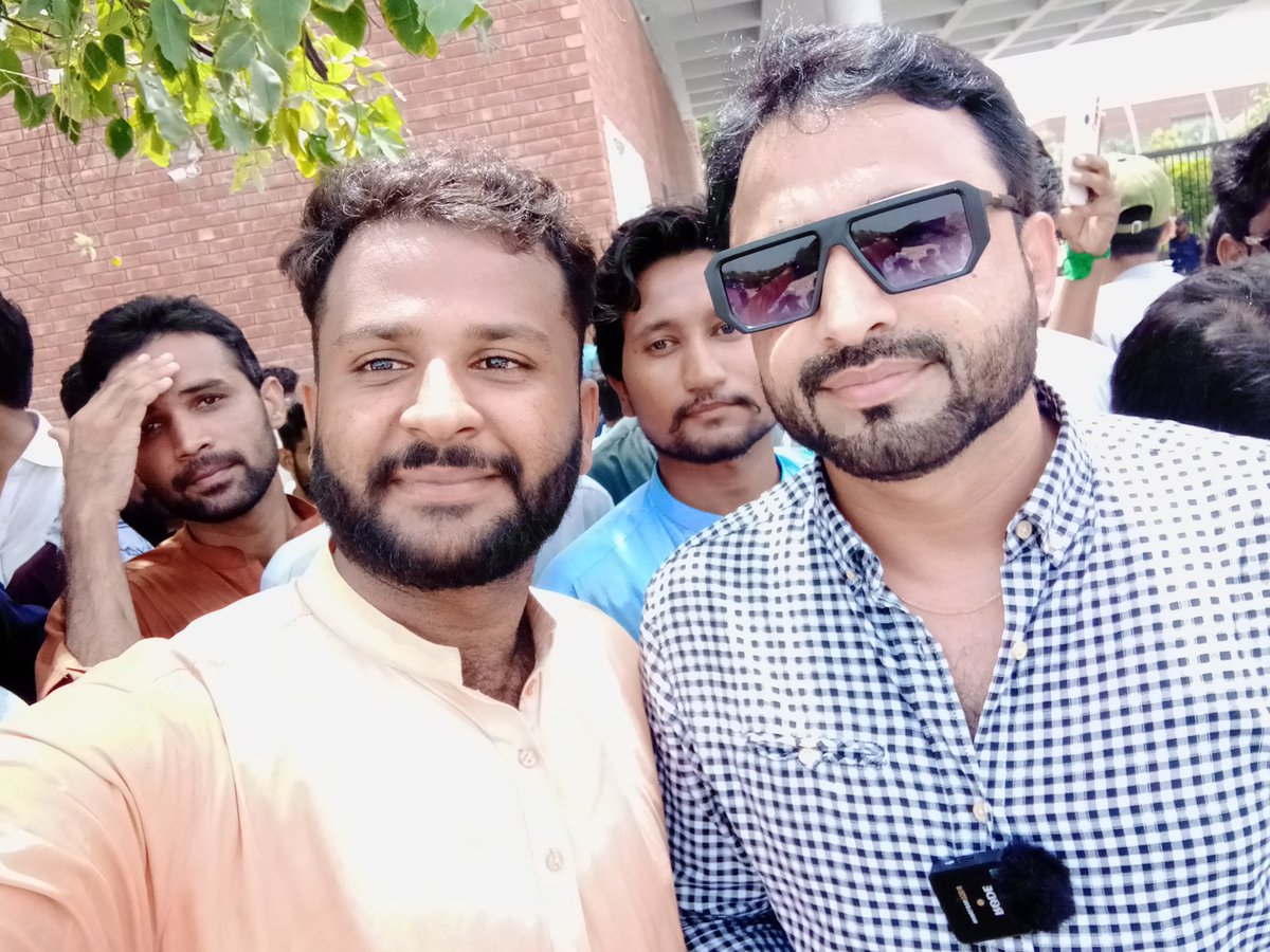 hubdarhussainsu's tweet photo. #MegaProtest against corruption and usurpation of #Merit #ShowTopToBottomMeritList 
Mega Protest #SindhGovernment #ibauniversity @NaeemsAcademy https://t.co/HmP2oo5bTc