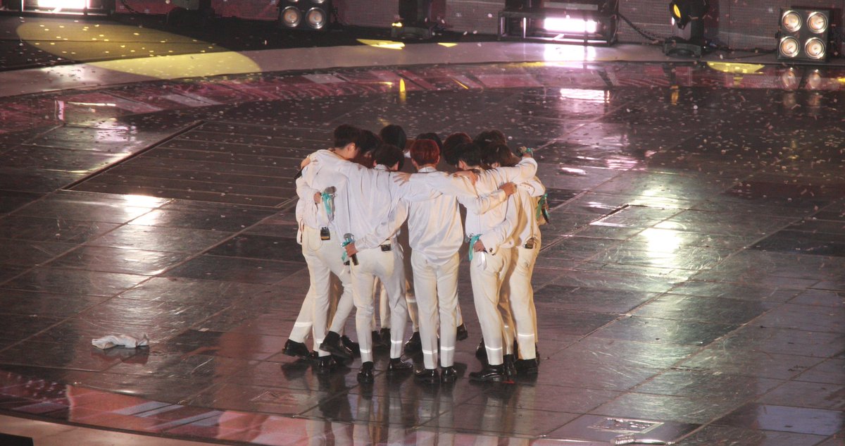 wingdeepiest_'s tweet photo. I promised you forever so here i am again, i'll always keep my promise.

forever and ever, my one and only, I promise you @WannaOne_twt 🩵🩵

#우리워너원_데뷔6주년_축하해
#WannaOneSixthAnniversary
#6YearsWithWannaOne https://t.co/l7EMRPgnh5