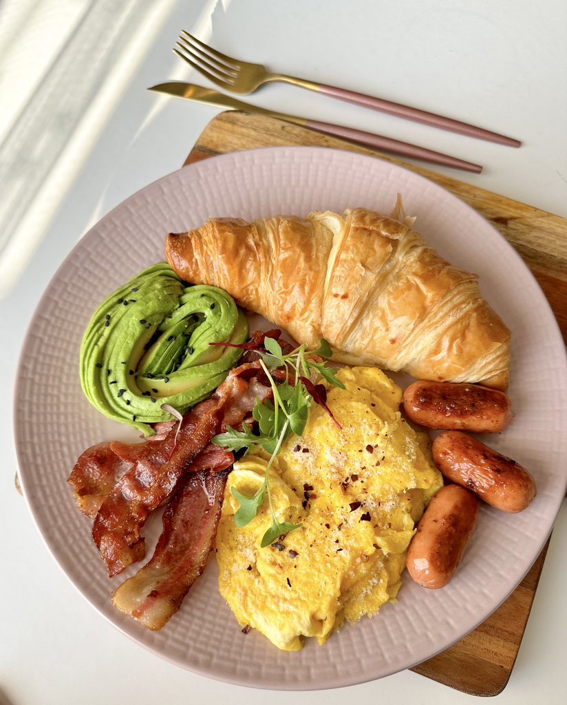 _theeats's tweet photo. Good morning 🌞 
Warmer days are slowly creeping in, a new season is on the way. May your week be bright &amp; colorful🎨🤩
@_theeats https://t.co/QcLD9IJYwt