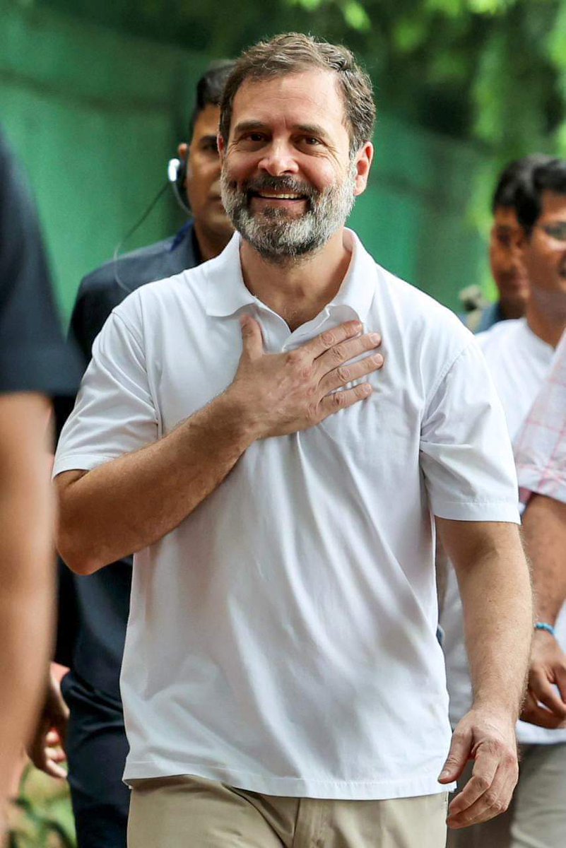Raziqperal's tweet photo. #Rahul_is_Back
will continue to ask
He is Gandhi of questions https://t.co/wz5ljtbkcQ