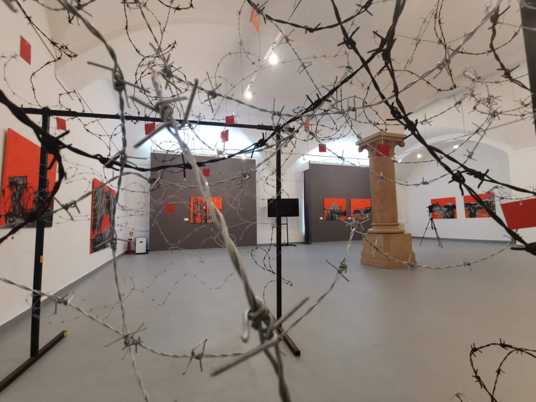 Brukenthal1817's tweet photo. Aspecte de la vernisajul expoziției:
➡️[Deadline]... La capătul liniei...🔻
#brukenthalnationalmuseum #brukenthal #sibiu #transilvania #romania #hermanstadt #art #artmuseum #artgallery #museum #wow #fyp https://t.co/e87DbfPeXF