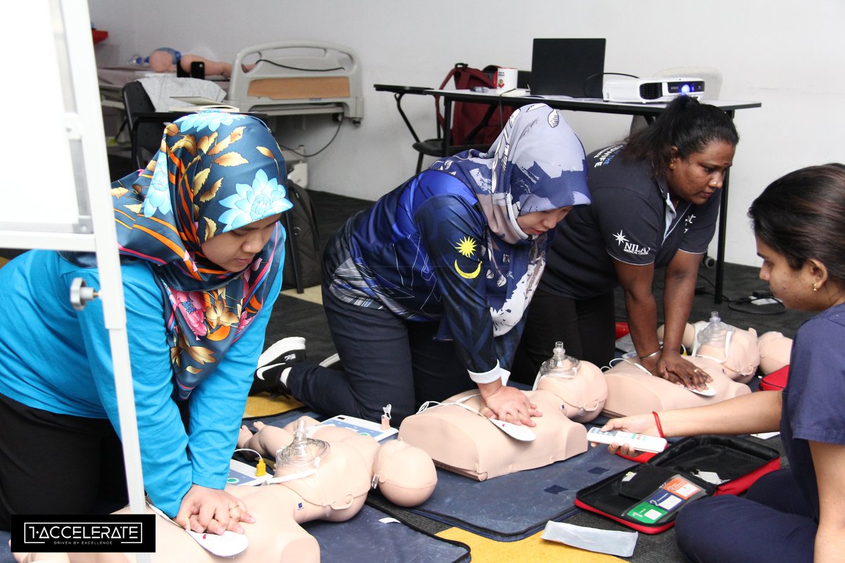 1acceleratesb's tweet photo. Knowledge is the key to preparedness! Thrilled to see our participants actively participating in our PALS and BLS course. 🗝️🩹 

#FirstAidPreparedness #ClientTraining #SafetyMattersMost #firstaidtraining #firstresponders #PALS #BLS #1accelerate https://t.co/rYFHWIbuut