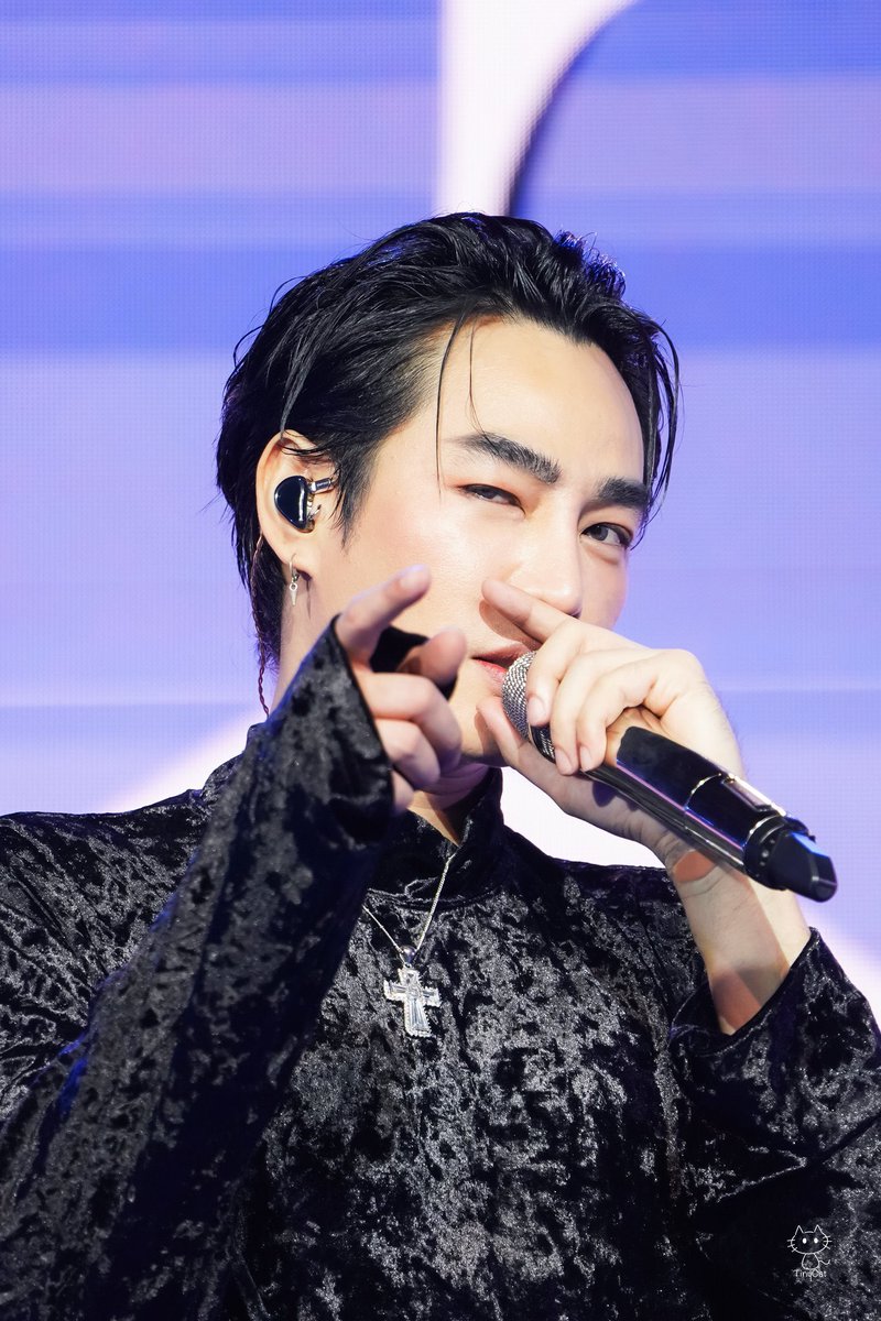 ที่ใน TT ขอเพลงได้ครับ แต่ไม่รู้จะร้องได้หรือเปล่า แต่ถนัดเพลงเก่า  รุ่นวัยรุ่น หรือรุ่นพ่องิครับ หรือออรุ่นคุณปู่อาจจะได้ค้าบ  🎸🎧🎤 💥  *ขอบคุณเจ้าของภาพครับ