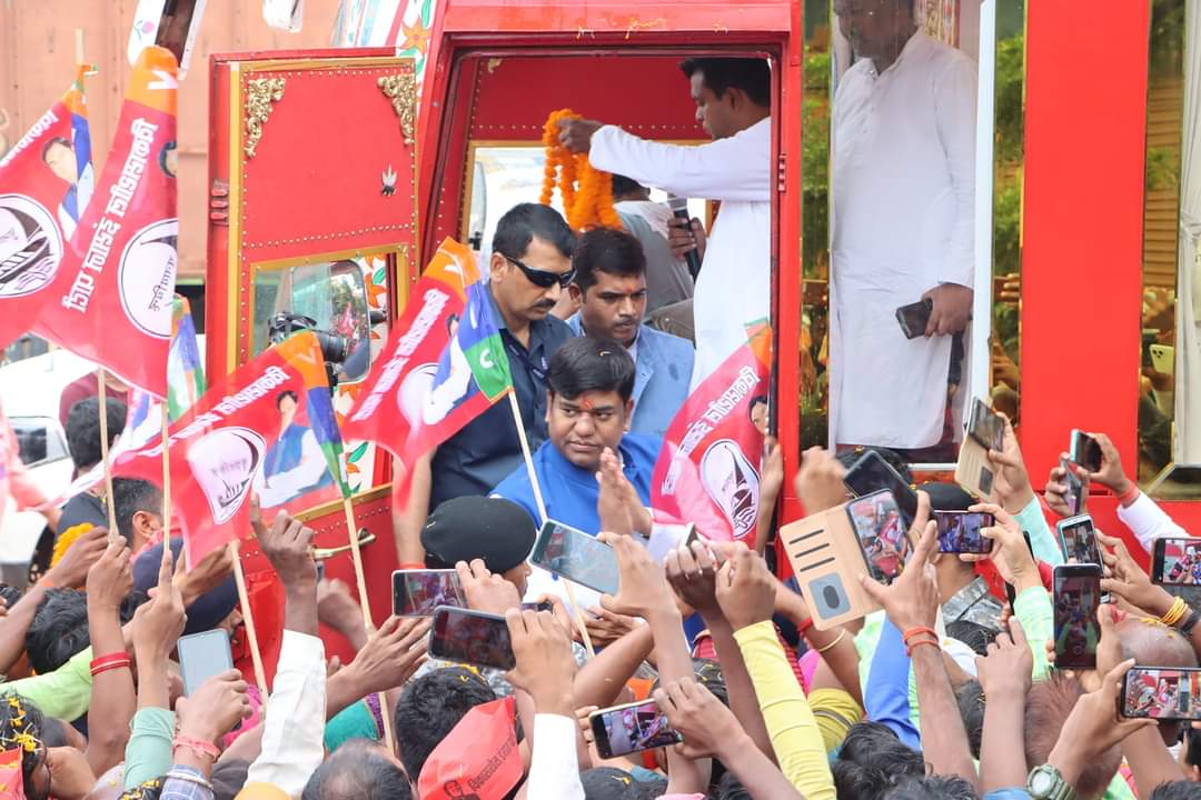 sonofmallah's tweet photo. आज 8वां दिन शेखपुरा में निषाद आरक्षण संकल्प यात्रा का शुभारंभ।

भारी बारिश में भी संकल्प यात्रा में पार्टी के पदाधिकारियों एवं कार्यकर्ताओं ने हजारों म��टरसाईकिल व चार पहिया वाहन के साथ यात्रा में शामिल हैं।
#NishadAarakshanSankalpYatra #SankalpYatra https://t.co/Dy86pwDIix