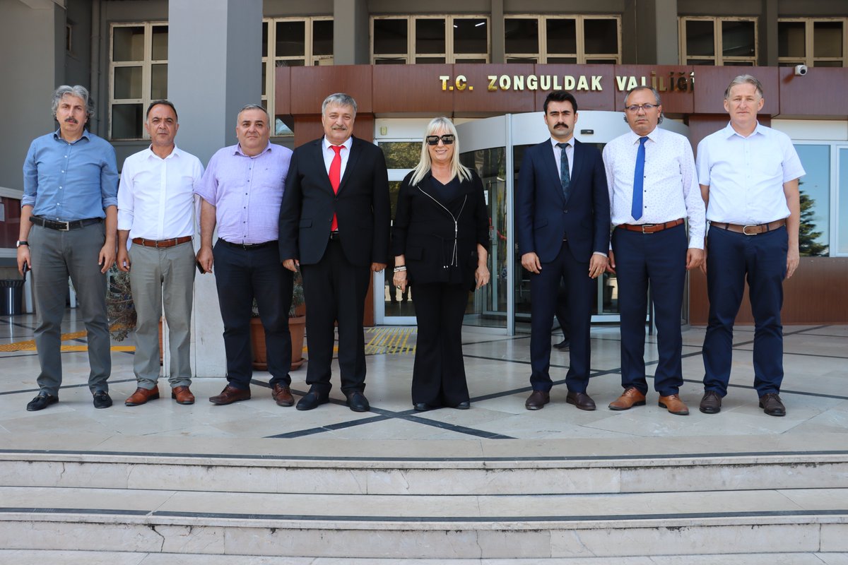 İl Milli Eğitim Müdürlüğümüzde devir teslim töreni gerçekleştirildi.

Zonguldak İl Milli Eğitim Müdürü olarak göreve başlayan Sn. Osman BOZKAN, İl Milli Eğitim Müdürlüğünde düzenlenen törenle görevi Sn. Züleyha ALDOĞAN'dan devraldı.
<a href="/tcmeb/">Millî Eğitim Bakanlığı</a> <a href="/Yusuf__Tekin/">Yusuf Tekin</a>