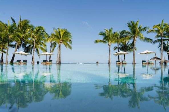 Beachcomber_'s tweet photo. Vous qui connaissez le Paradis Beachcomber, avec ses décors boisés et élégants... quel souvenir gardez-vous de cette ambiance tropicale ? 
#BeachcomberMemories #Beachcomberexperience #ParadisBeachcomber #IleMaurice https://t.co/E6hYZuKkEe