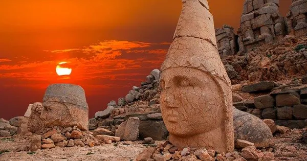 BluesOfBirds's tweet photo. @StrangeEspiritu #Photooftheday #Nemrut #Commagene #Adiyaman https://t.co/tvb98WWvhe