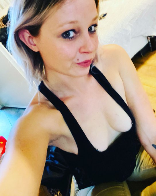 Wanna touch my Boobies daddy!? I want you to, and then f*ck my p*ssy so hard, and I keep begging you