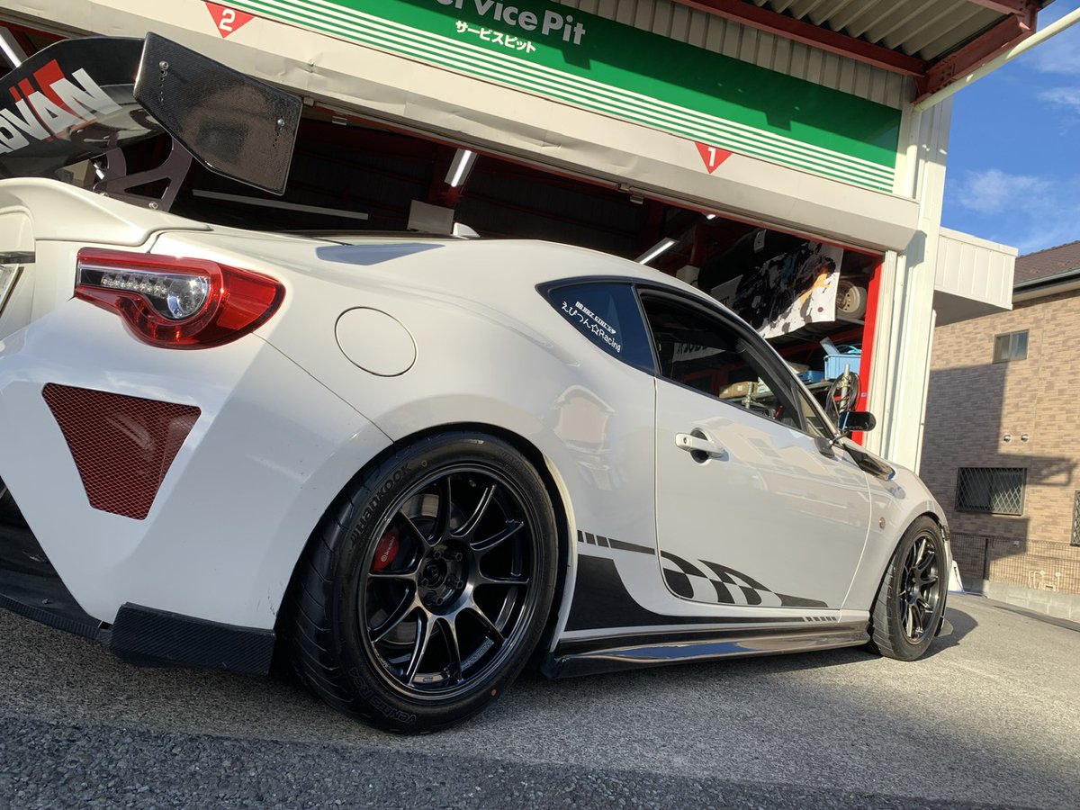 ZN6の86に。。。。。 ウェッズスポーツTC105X 17インチのお取付けです