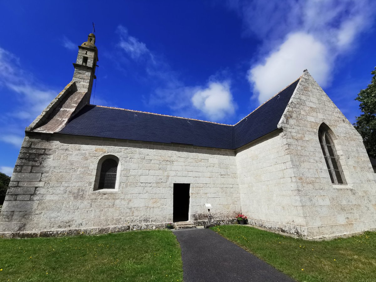 rgrippay's tweet photo. Magnifique Chapelle de mes ancêtres (mes arrière-arrieres grands-parents sur le vitrail) construite en proportion nbre d'or, et toute décorée. Et sa fontaine miraculeuse pour les problèmes de vue des enfants.
#finistere #pluguffan #lachapelle #Bretagne #Henaff https://t.co/jheMHY9esD