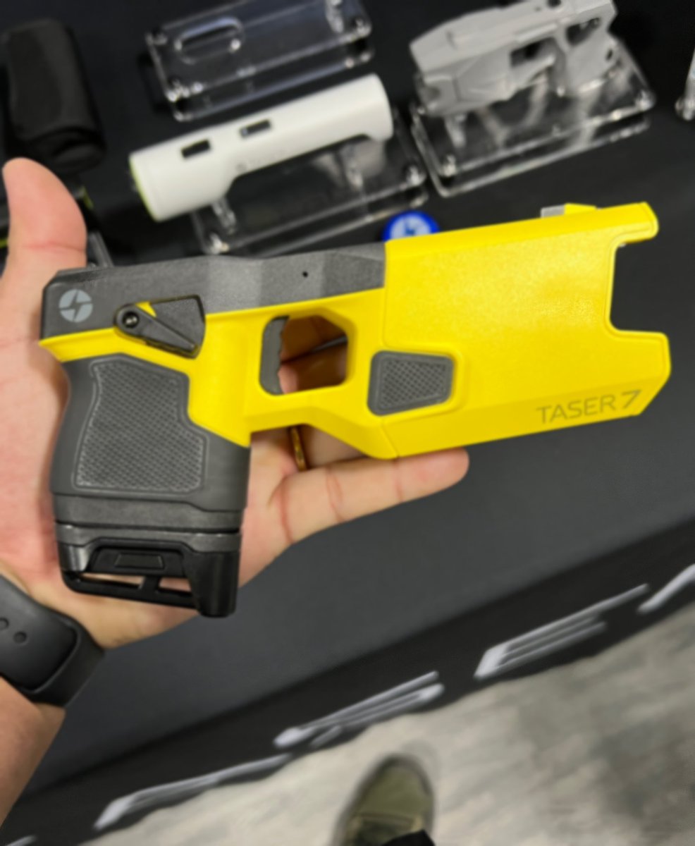 テーザー7って良いよね！ って今年本物に触れてた事に今気づくw #LE