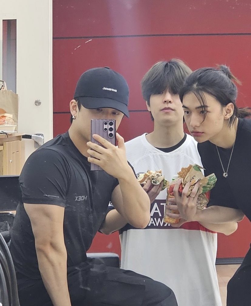 seojpg's tweet photo. Changbin insta update 🤍
(08.07.23)
🐰🐷: the kids eat burger, while I eat triceps #pt #pleaseDM #membersonly #🙏 https://t.co/whyuXdFCEx