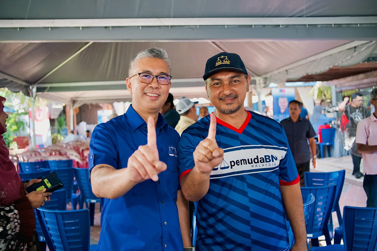 tzafrul_aziz's tweet photo. Bertemu calon N35 #Kemuning Fakaruddin Ismail (Abe Din) &amp; calon N34 #Temangan dari #Amanah, Cikgu Kadir. 

RM37.5b FDI dicatat, 1 sen pun tak masuk Kelantan. Mesti ada yang kata, Kelantan dianak tirikan, tapi mengapa negeri pembangkang- Kedah &amp; Terengganu masih terima pelaburan? https://t.co/O8eZ9zVvQV