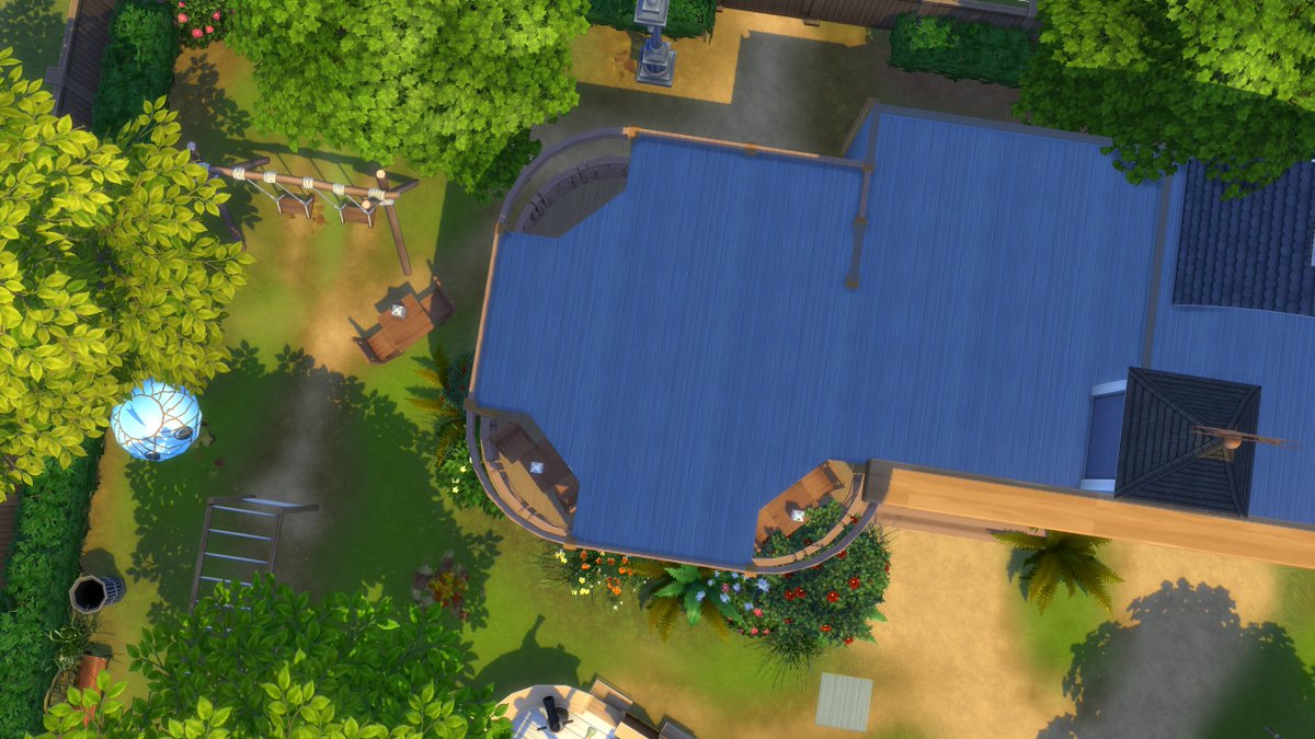 SimHallgerd's tweet photo. I have a problem with ceilings in round rooms. There is a fence here, but in the rooms with walls I have the same thing. Hello, @TheSims , can you please fix this? https://t.co/QRthDTUpj1