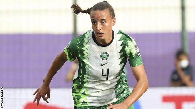 ShoggyShoggz's tweet photo. 88’ 🏴󠁧󠁢󠁥󠁮󠁧󠁿 ENG 0 🇳🇬 NGA 0
@ashplumptre & @Nadoziechiamaka has been immense. That was very naughty from @laurenjamess22. Well deserved 🟥. @Lionesses are a woman down. Common @NGSuper_Falcons 💣

#FIFAWWC #SoarSuperFalcons #NGA  #ENG #NGAENG #ENGNGA #FIFAWomensWorldCup #Falcons #Lioness #FIFAWomensWorldCup2023 #الشباب_الوحدة_الاماراتي #النصر_الرجاء_المغربي #ลูก10กลับไทย