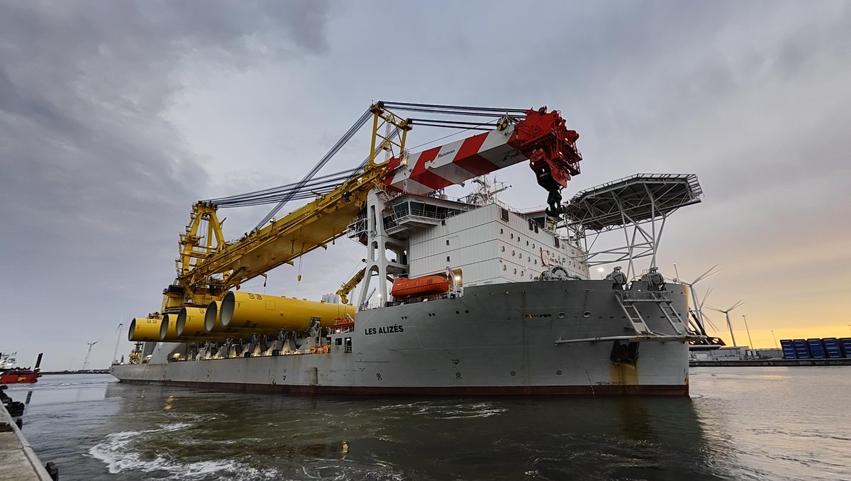 jandenulgroup's tweet photo. #JDNproject • Our #LesAlizés has kicked off her very first assignment: she installed her very first monopile for @Orsted ’s #GodeWind 3 and #BorkumRiffgrund 3 wind farms 👉https://t.co/lhTYmQkDpt #jandenul #energytransition #Germany #offshorerenewables #renewables https://t.co/srSmMDiaBs