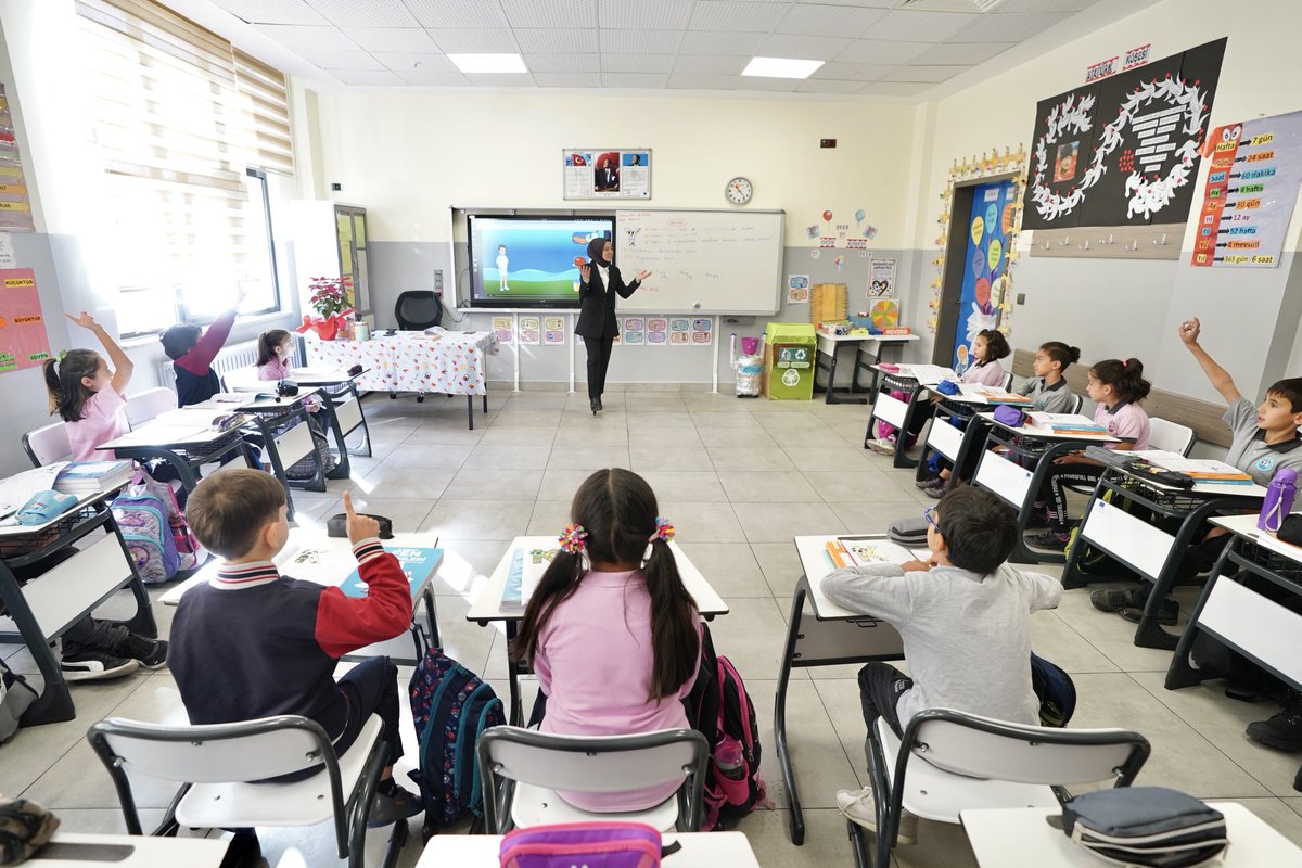 📢 2023 Yaz Tatili Öğretmenlerin Mazerete Bağlı Yer Değiştirme Başvuruları Başladı

📌Başvuruların Kabul Edilmesi
🗓️ 7-14 Ağustos,

📌Tercihlerin Yapılması
🗓️ 17-21 Ağustos,

📌Atamaların Açıklanması 
🗓️ 23 Ağustos

👉meb.ai/qTX6j6