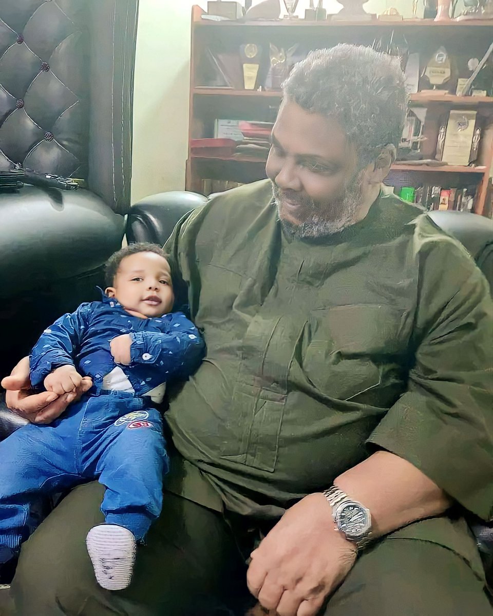 Chuka_ndu's tweet photo. The fact that many of our people are not happy with this picture (Peter Edochie and his grandson) tells you a lot about the "LOVE" they seem to profess for their spouses.

*A Thread* https://t.co/d9r1Vp25R5