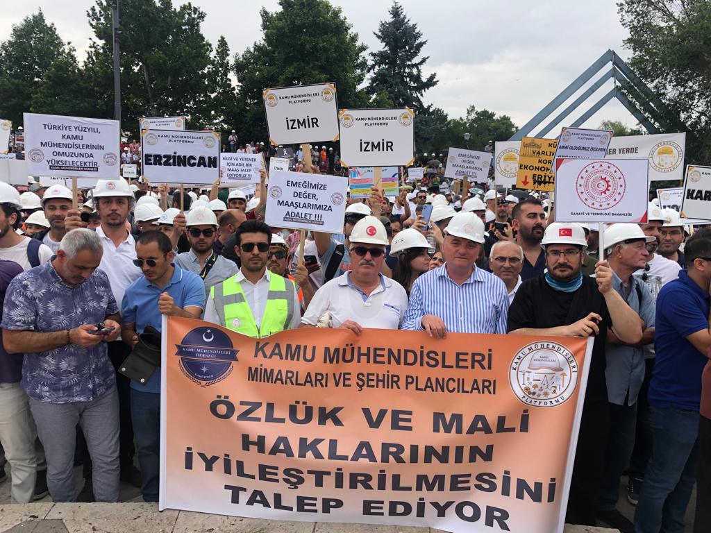 Sayın cumhurbaşkanı <a href="/RTErdogan/">Recep Tayyip Erdoğan</a> #kaMuhendisleri de yıllardır Türkiyenin gururu olmaya devam ediyor. Ancak yıllardır eriyen maşının ve itibarının kurtarılması için desteklerinizi bekliyor.
#KaMUhendisiHakkınınPesinde