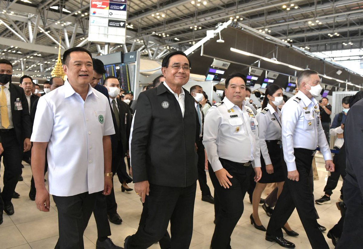 PlewSeengern's tweet image. นายกรัฐมนตรีนำคณะลงพื้นที่ตรวจเยี่ยม #อาคารSAT-1 #ท่าอากาศยานสุวรรณภูมิ เตรียมความพร้อมก่อน #SoftOpening เดือน ก.ย.นี้ รองรับผู้โดยสารเพิ่มเป็น 60 ล้านคนต่อปี ด้านรันเวย์เส้นที่ 3 ก่อสร้างคืบหน้าร้อยละ73 พร้อมให้บริการปี 67

plewseengern.com/plewseengern/1…
