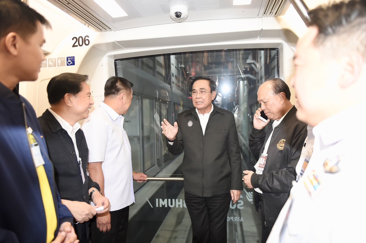 PlewSeengern's tweet image. นายกรัฐมนตรีนำคณะลงพื้นที่ตรวจเยี่ยม #อาคารSAT-1 #ท่าอากาศยานสุวรรณภูมิ เตรียมความพร้อมก่อน #SoftOpening เดือน ก.ย.นี้ รองรับผู้โดยสารเพิ่มเป็น 60 ล้านคนต่อปี ด้านรันเวย์เส้นที่ 3 ก่อสร้างคืบหน้าร้อยละ73 พร้อมให้บริการปี 67

plewseengern.com/plewseengern/1…