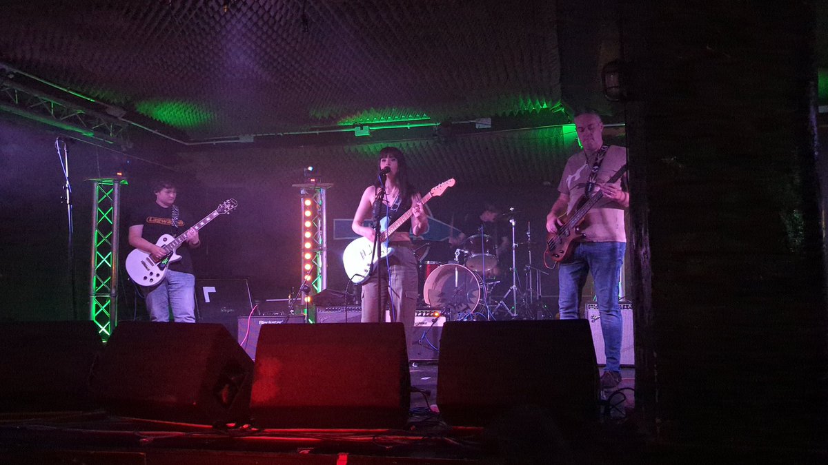RebeccaBarron02's tweet photo. Loved performing at @theundergroundbradford on Saturday with my band @extinktionband 

#livemusic #bradfordmusicscene #emergingband #singersongwriter #yorkshire https://t.co/PPxzY18Ki4