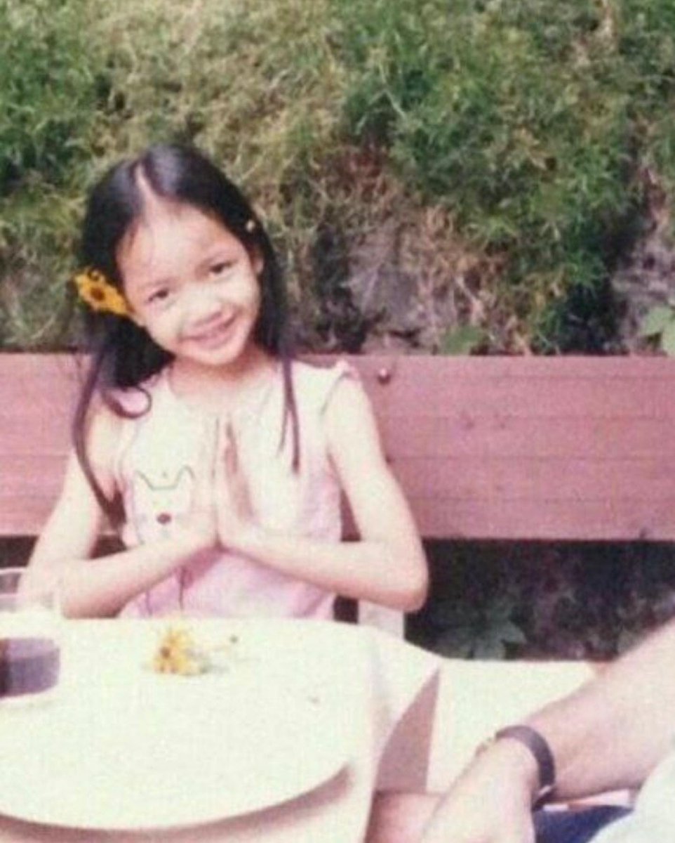jenniesrenes's tweet image. rosé ig update! 

#7YearsWithBLACKPINK