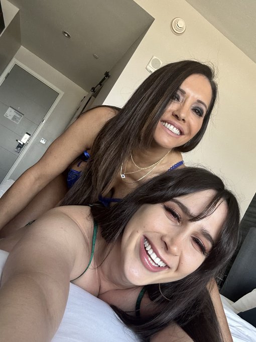 Happy Birthday🎂🎉🎁 @xoxoashleyadams beautiful inside and out and always light up a room ❤️ https://t.<a class="tags" href="/tag/xoxoashleyadams">@xoxoashleyadams</a>