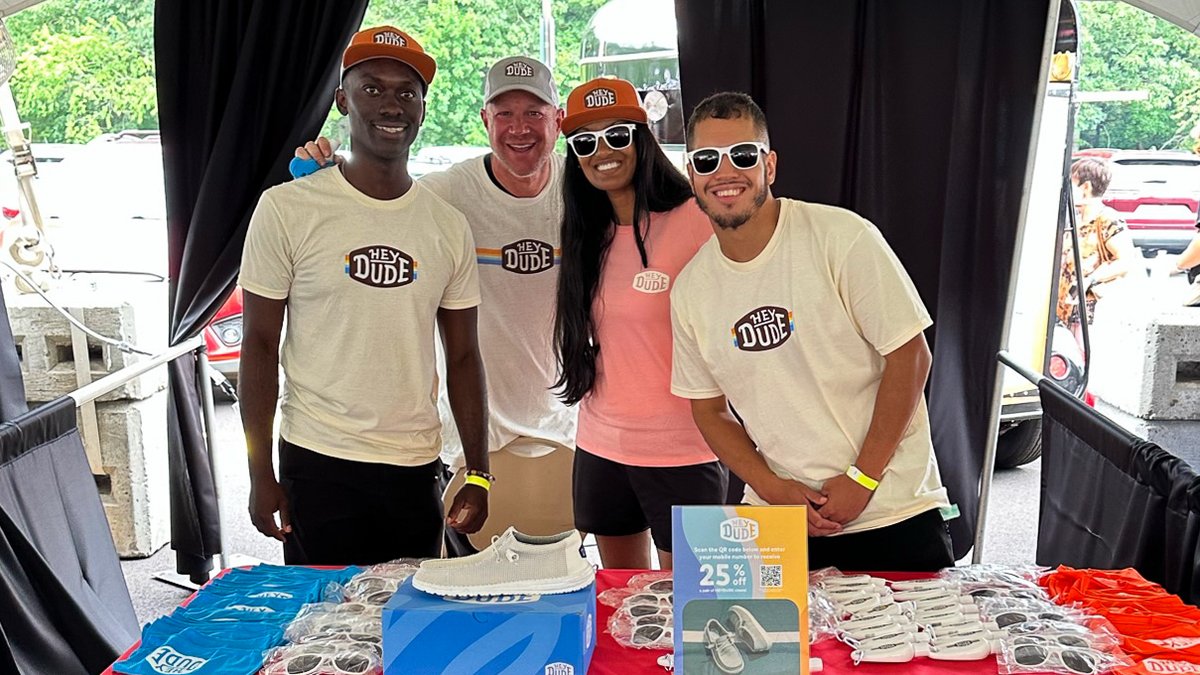 HeyDudeShoes's tweet image. Bringing the energy AND the comfort. 

We had so much fun cheering on riders as an official water stop sponsor at this weekend’s #PMC2023, a Massachusetts-based bike-a-thon dedicated to raising money for cancer treatment and research 👏