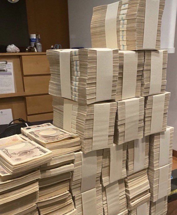 jigen_million's tweet photo. 突然ですが会社売りました。

ここに【4億3600万】あります。

100万円即金で欲しい方は最低限

『いいね』お願いします。

✳︎現金、PayPay、ビットコイン
の中から希望を選んでコメントして下さい https://t.co/IOGYvBqKkt