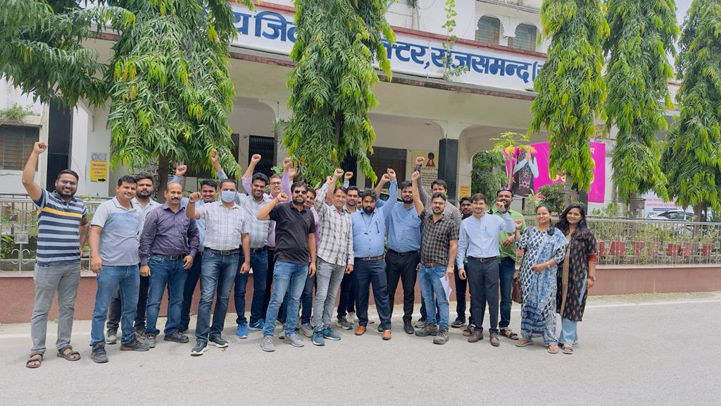 माननीय मुख्यमंत्रीजी श्रीमान अशोक गहलोत साहब
<a href="/ashokgehlot51/">Ashok Gehlot</a> 
 आपके द्वारा की गई बजट घोषणा क्रमांक 155 के आदेश जारी करवाने का श्रम करे जिससे कि 9/18/27 साल की सेवा पूर्ण करने के पश्चात सिलेक्शन ग्रेड का लाभ मिल सके। 
<a href="/RajCMO/">CMO Rajasthan</a>
<a href="/1stIndiaNews/">First India News</a>
#JEN_MAHAPADAV2
#सलेक्शनग्रेड_बजटघोषणा_155