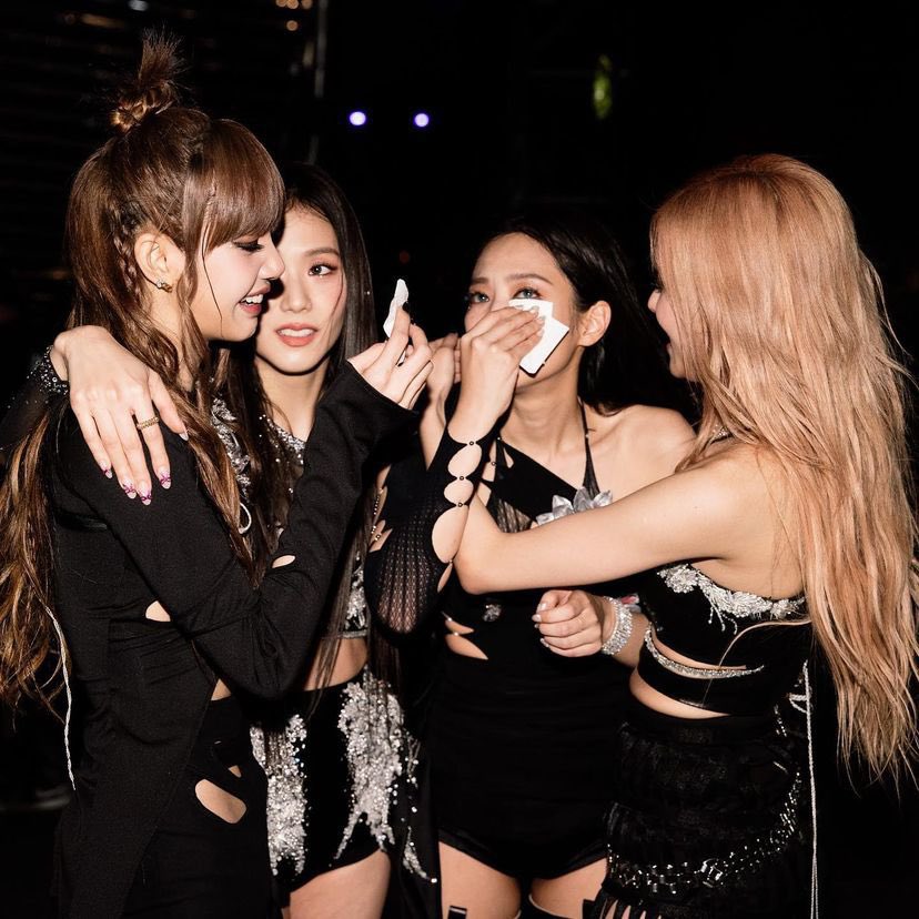 BLACKPINKSTATS5's tweet photo. Happy 7th Anniversary @BLACKPINK 🩷

ALWAYS WITH BLACKPINK
#7YearsWithBLACKPINK
#FOUReverWithBlackpink
#일곱살_블랙핑크_일평생_함께할게 https://t.co/uUM6Rwz3Cb