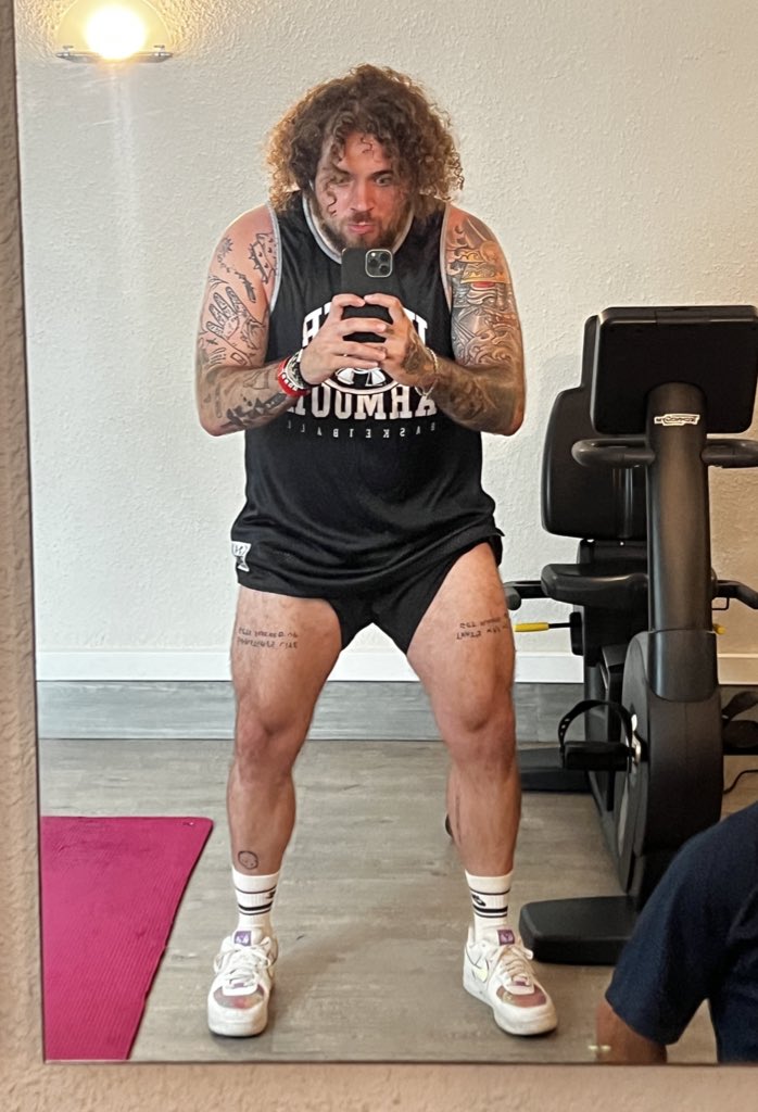 Wuant shared a pic at the gym. Is he flexin' on his legs? 👀 🦵

📸: <a href="/wuantt/">wuant</a> via Instagram &amp; X (Twitter)