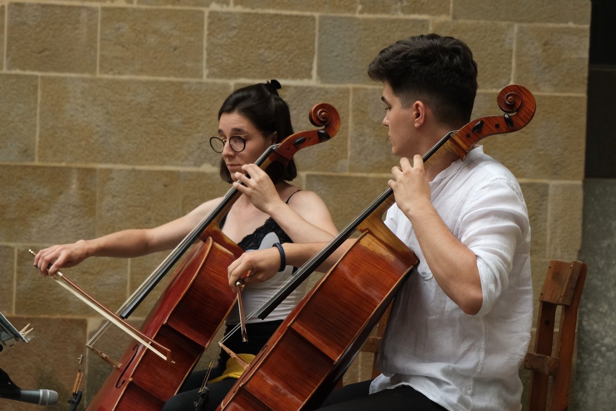 📣🎶 Avui a #Solsona comença l'AIMS al Carrer! 

Fins dijous i del 14 al 17/08, 30 min. diaris de música interpretada per alumnes i professors!

⏰ 19 h
📍 pl. Catedral
🎫 gratuït

<a href="/aimsfestival/">AIMS</a>