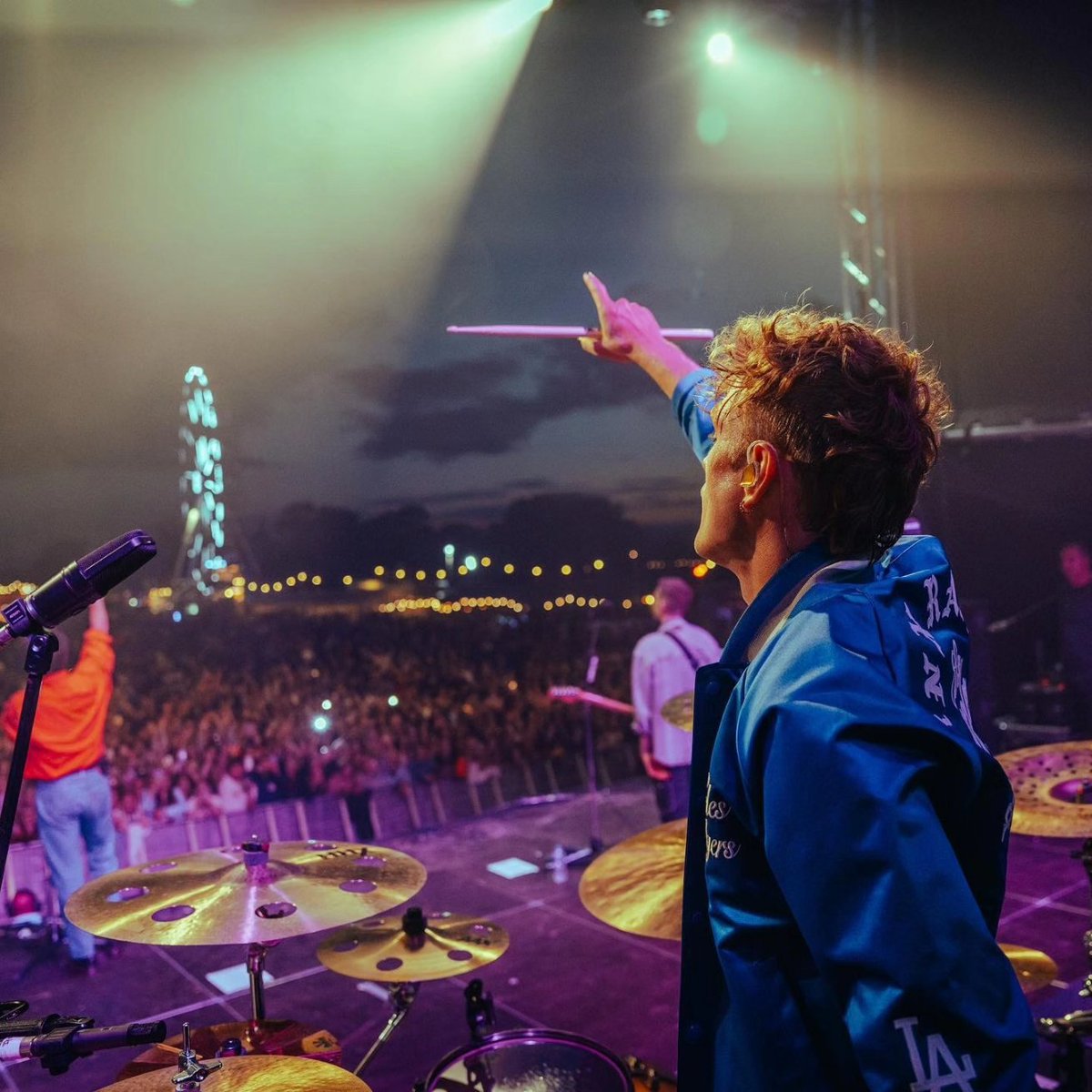 TheVampsworld96's tweet photo. The Vamps IG post 
The Vamps live last night Cheshire Balloon Fiesta!
6th August 2023 

#TheVamps #Woverhampton #BradleyWillSimpsom #connorball #Tristanevans #JamesBrittainmcvey https://t.co/QLMoLumiw8