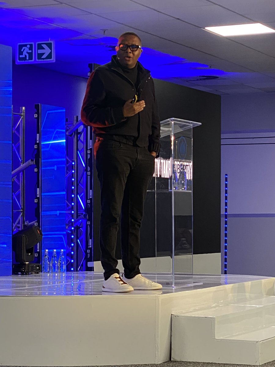 sewela_langeni's tweet image. Super inspiring afternoon spent with @XolisaDyeshana schooling us about the power of creativity!  Such wisdom! 

We thank you! 🙏🏾