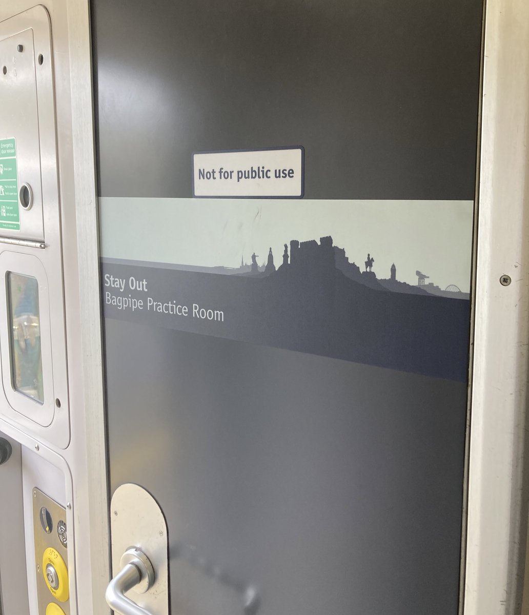 I genuinely can’t tell if this is a joke sign? <a href="/ScotRail/">ScotRail</a> help pls