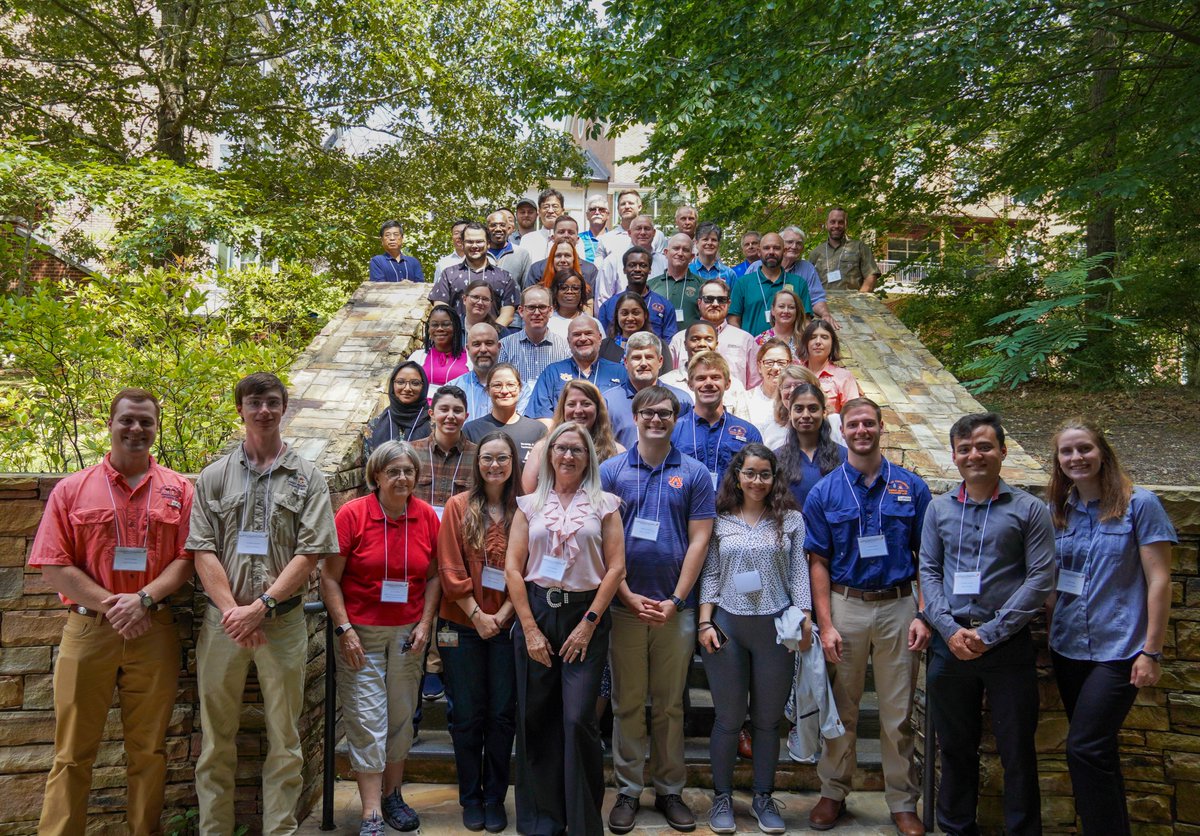 aucfwe's tweet photo. and forestry professionals. Topics covered during these sessions encompassed identification, mitigation techniques, genetic diversity, environmental influences, and other relevant aspects related to brown spot needle blight. https://t.co/fnqpHZYzkh