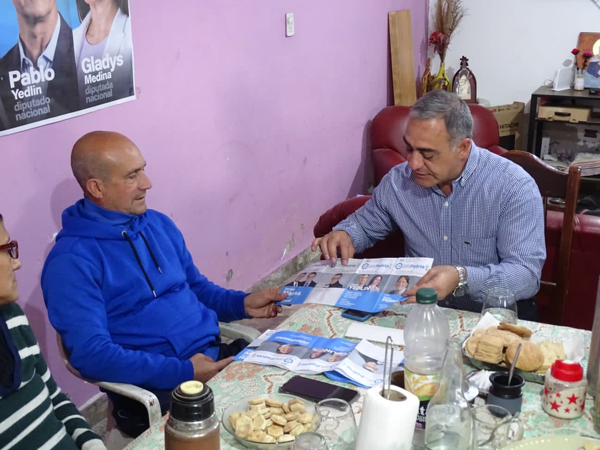 ErnestoNagleOk's tweet photo. Inicié la semana compartiendo un desayuno dirigencial para planificar acciones de cara a las elecciones PASO. 
Continuamos llevando a todos los vecinos y vecinas, el proyecto de la #Lista04 de #UnionPorLaPatria que garantiza salud, educación, cultura y crecimiento industrial. https://t.co/GStV0t7isu