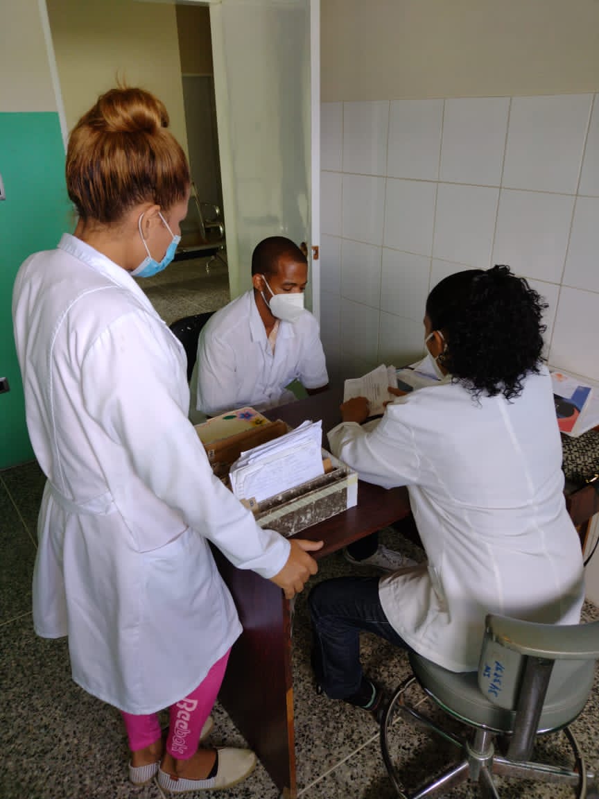 Cubacooperabol2's tweet photo. Más que médicos, serán celosos guardianes de lo más preciado del ser humano; apóstoles y creadores de un mundo más humano. #FidelPorSiempre #CubaPorLaVida  @cubacooperaven @MINSAPCuba @japortalmiranda @MinSaludVE @MagaGutierrezV @cubacooperabol2 https://t.co/7jkXeVLVZv