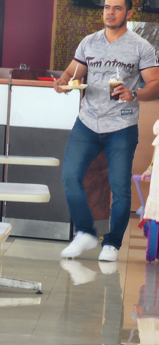 Ch1c0sD3L4C4ll3's tweet photo. Placeando en domingo #HombreDLCalle #StreetGuy #MallMan #MallGuy #RealMan #RealGuy #Daddy #Paparazzi #Forum #Tepic 2/2 https://t.co/c4oHXgVpmN